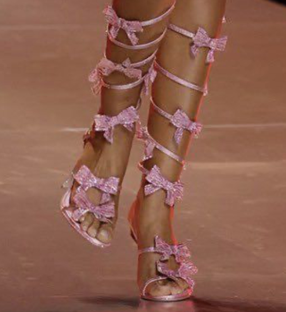 René Caovilla – escarpins gladiateurs rose flamant